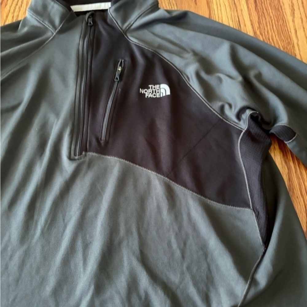 The North Face Men's Gray and Black Performance Pullover - Large